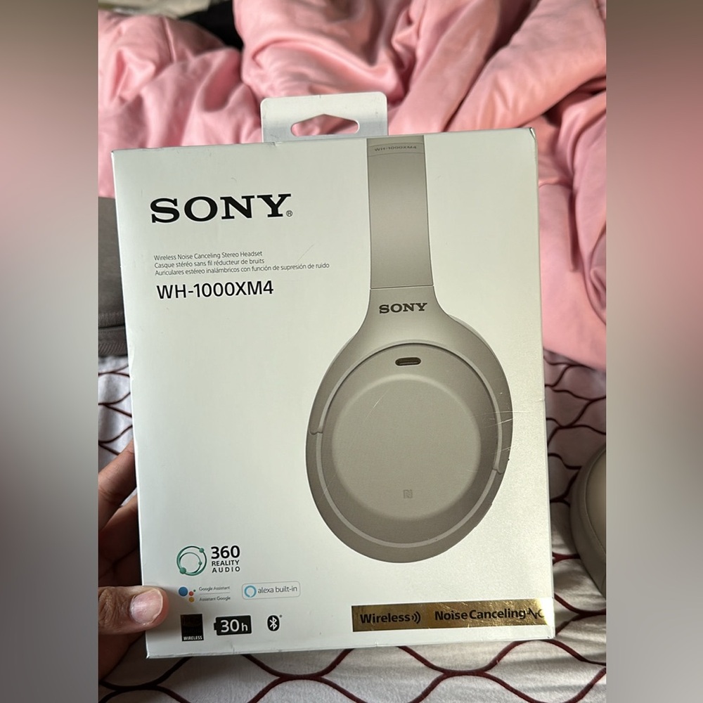 Sony WH-1000XM4 Headphones in Silver